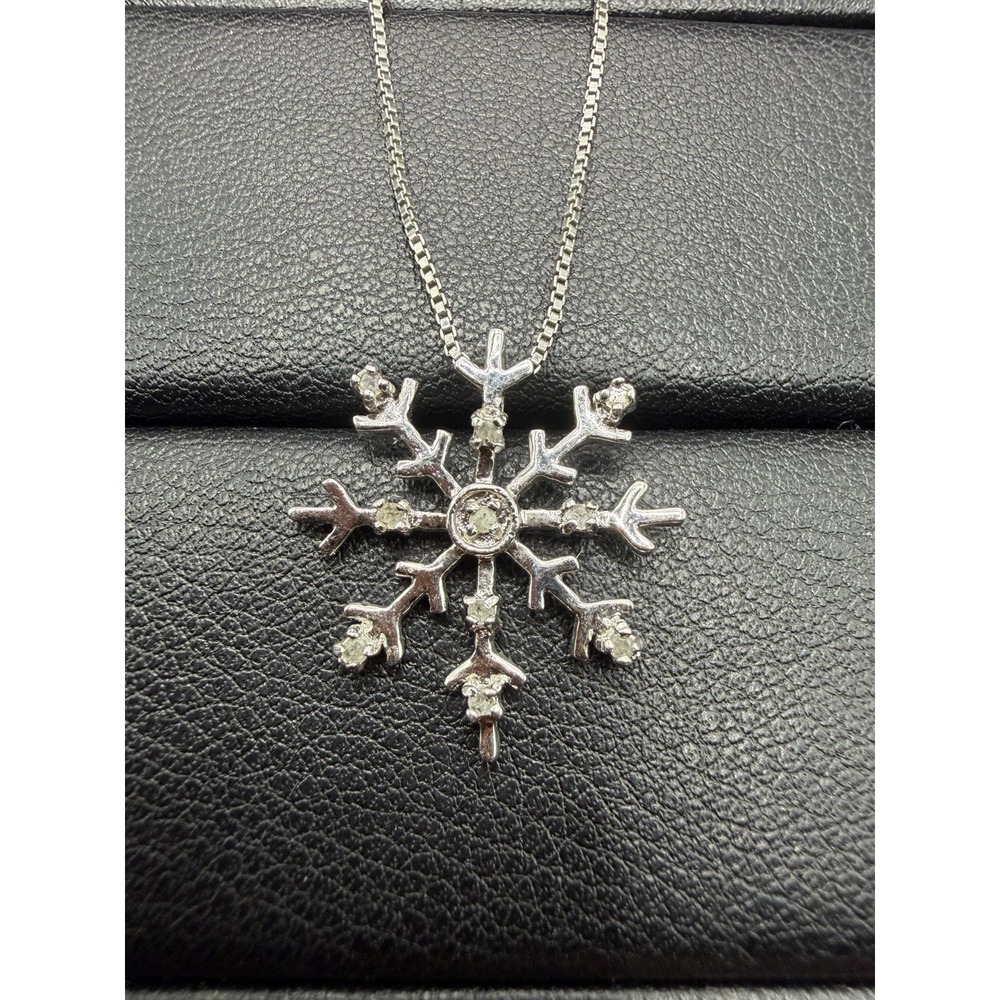 EUC 18" Sterling Silver Genuine Diamond Snowflake Pendant Necklace